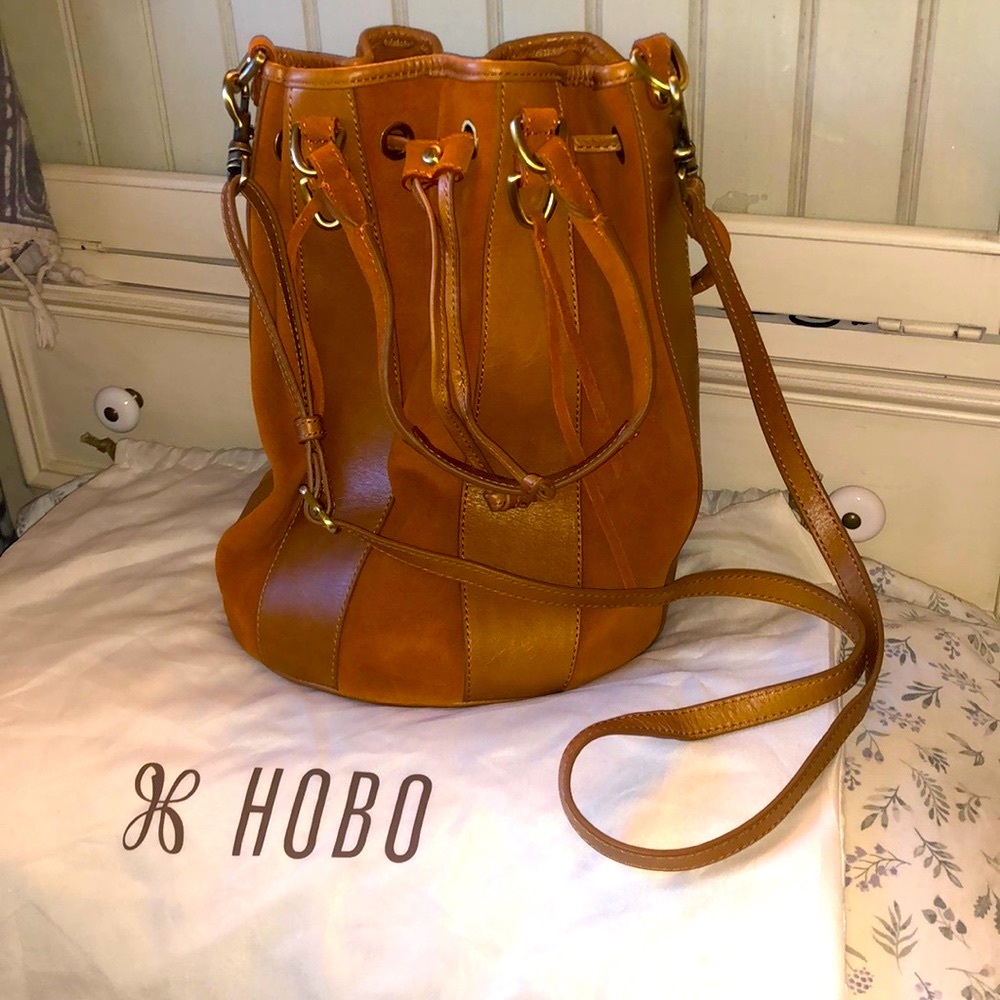 Hobo Myriad NWT Leather Bucket Crossbody Bag Earth Color Caramel Camel Suede